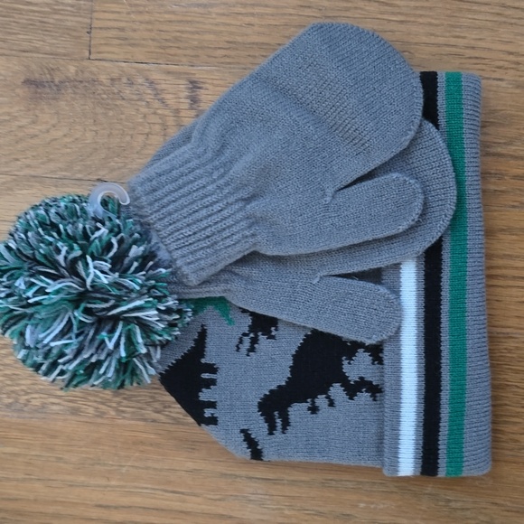 CAPELLI OF NEW YORK BRAND BOYS GRAY & BLACK DINOSAUR WINTER HAT & MITTENS 2T-4T - Picture 6 of 11